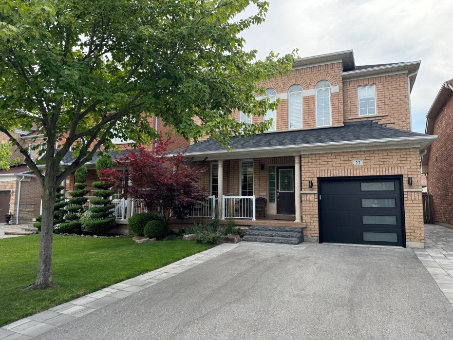 Ontario home with a beautiful flush garage door installed by Dodds Garage Doors