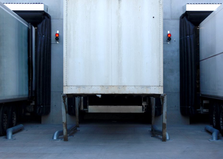 Close-up of the tear-resistant, high-strength fabric used in Dodds’ inflatable dock seals for long-lasting performance in heavy-duty industrial environments.