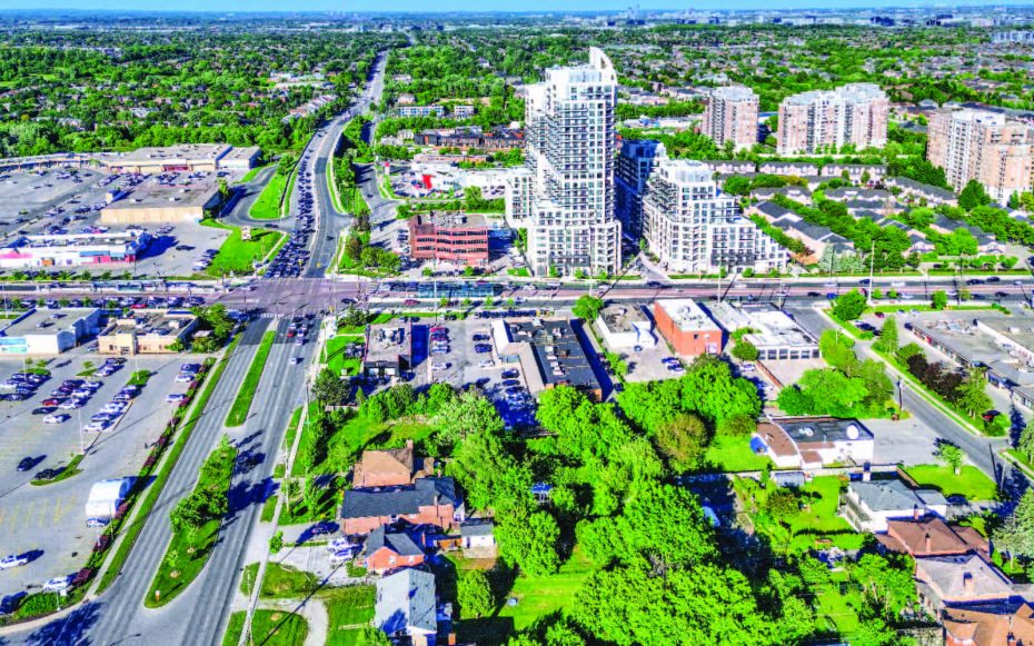 Busy intersection in Richmond Hill, Ontario, highlighting garage door service from Dodds