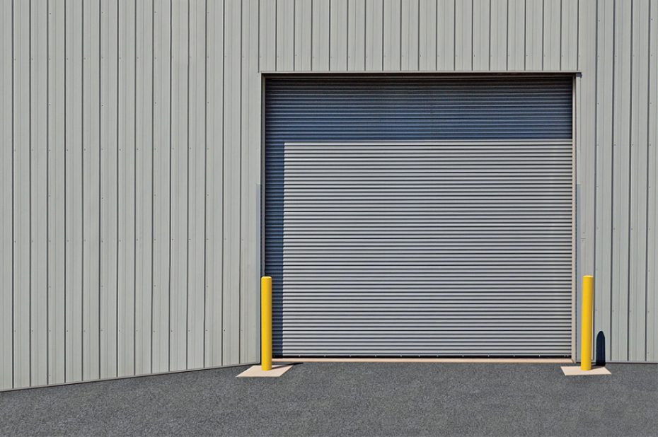 High-performance rolling steel door optimized for daily frequent use in high-traffic commercial environments and distribution centers.
