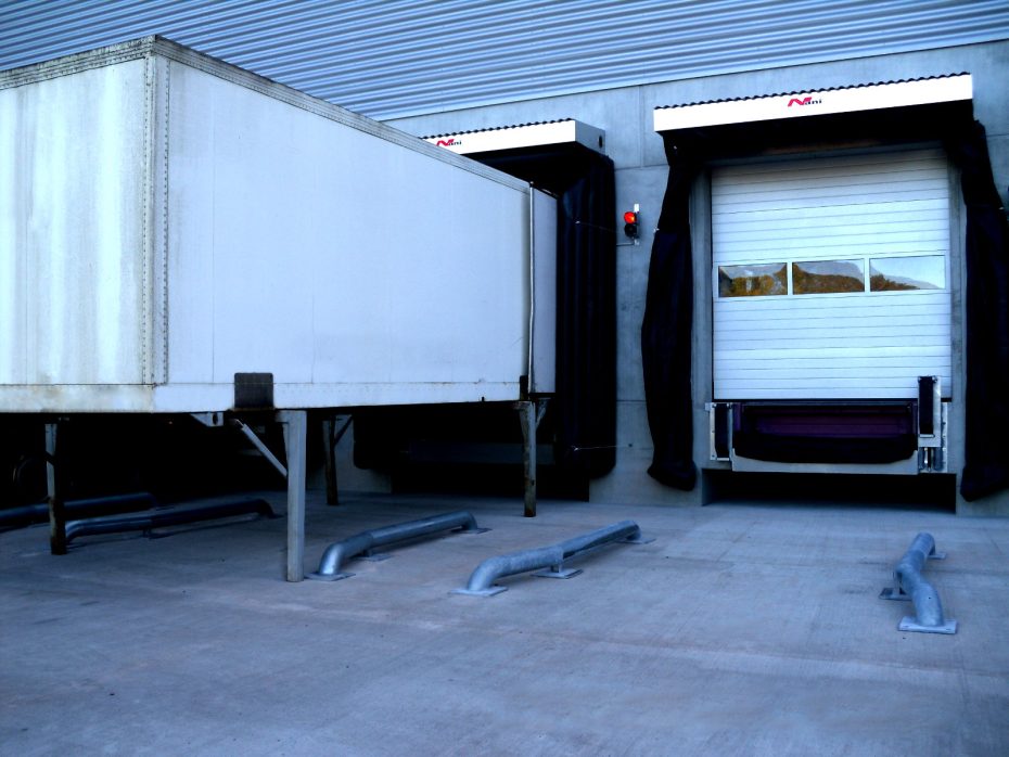 Dodds Garage Doors landing page for inflatable loading dock seals, offering premium weather protection for warehouses in Toronto and Mississauga.