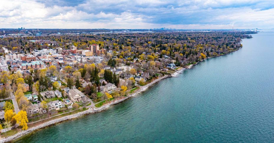High-angle panoramic view of the Oakville shoreline and residential real estate.